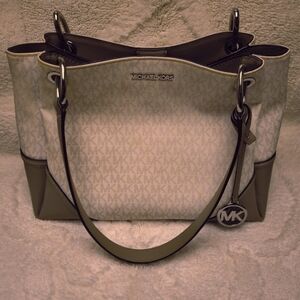 Michael Kors White Logo Shoulder Bag With Wallet